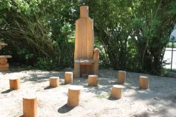 Core robinia eventyrstol med 10 stubber